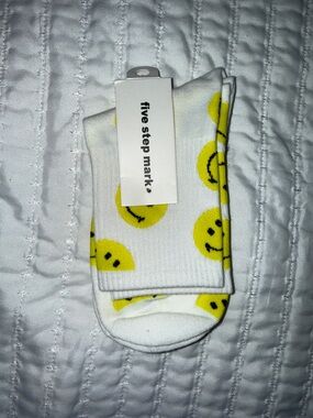 Five Step Mark White Crew Socks with Yellow Smiley Faces